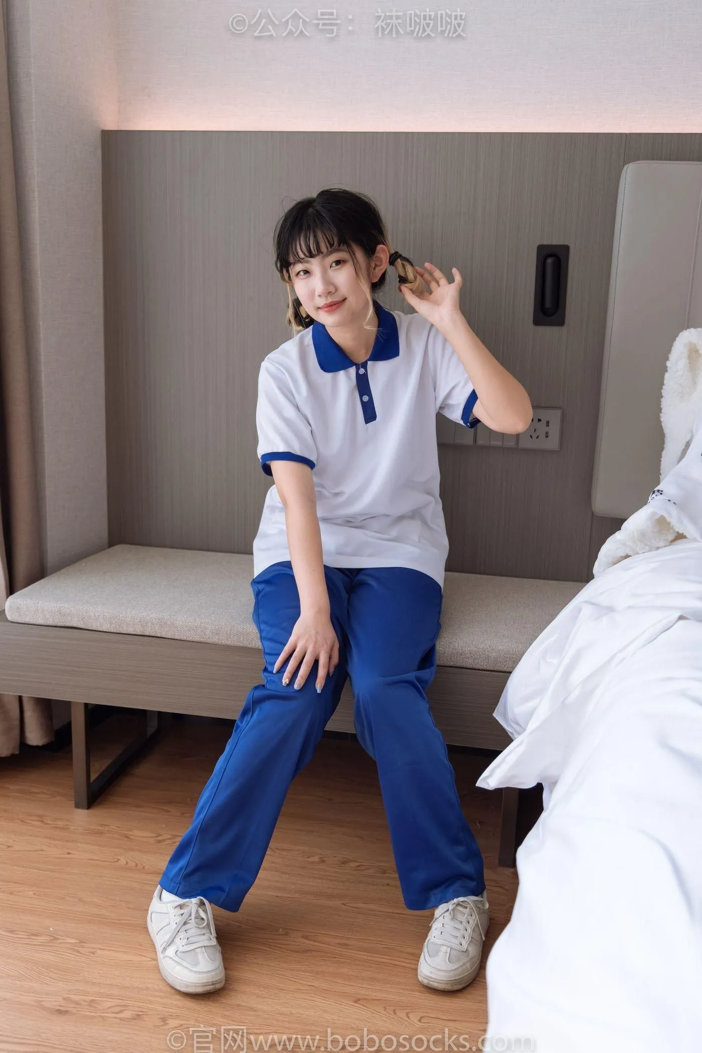 [BoBoSocks袜啵啵]NO.042 砂糖-校服、板鞋、白棉袜、油亮白丝 [139P]插图9